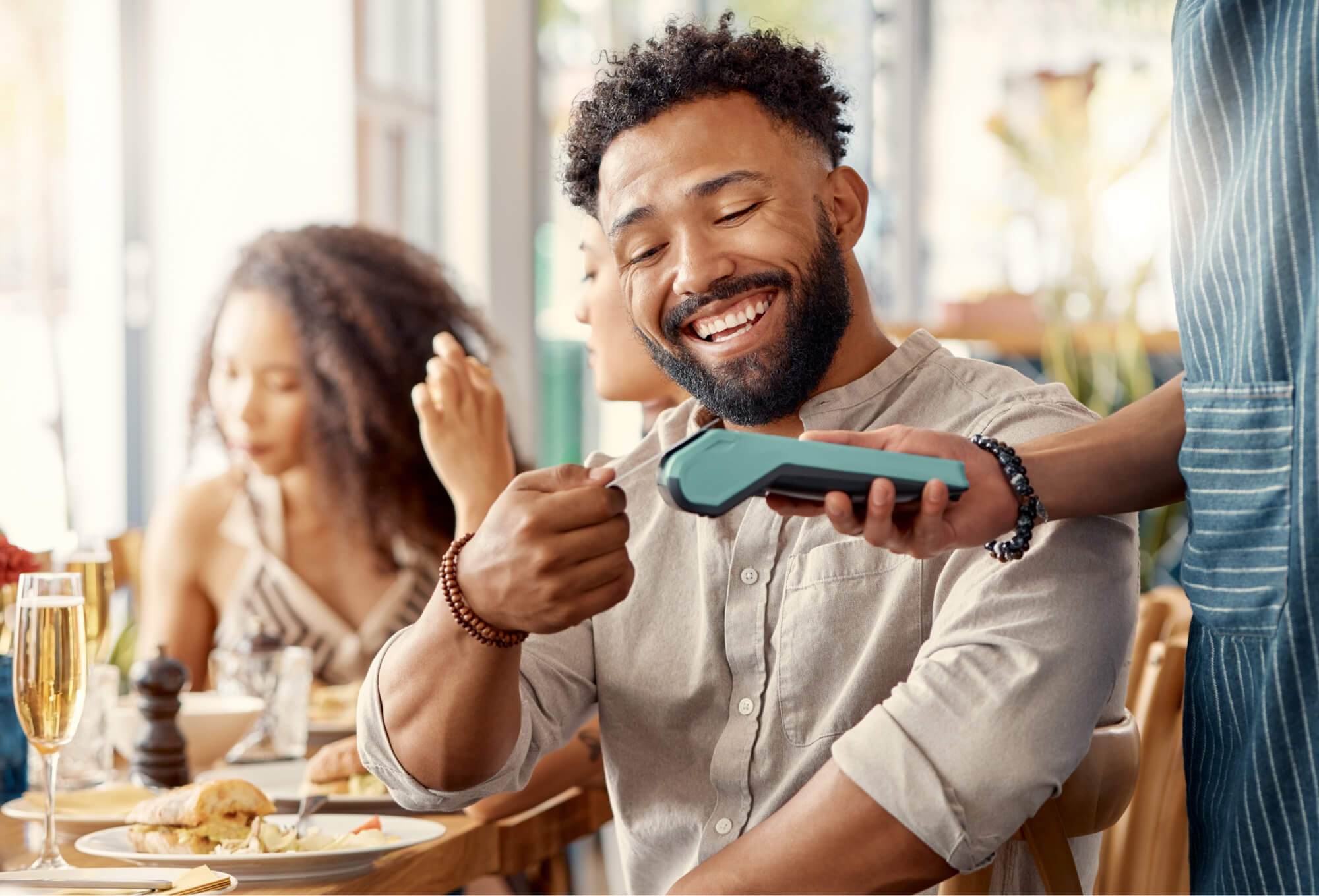 Travel Rewards vs Cash-Back: The Economic Trade-Off